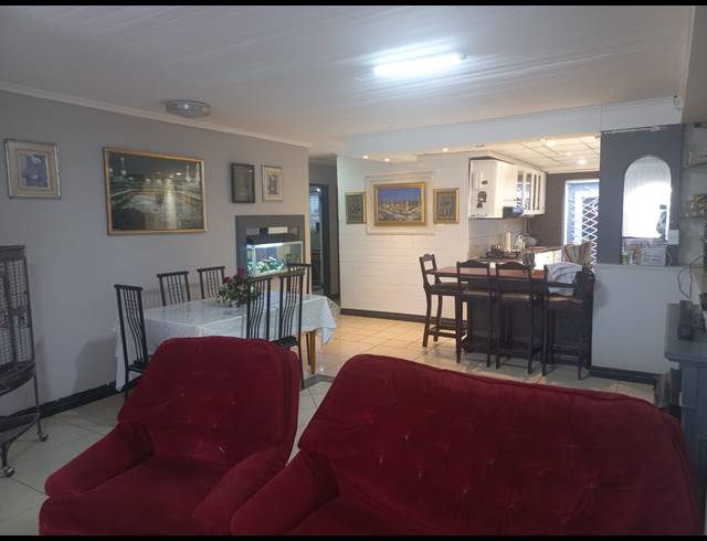 4 BEDROOM HOUSE FOR SALE IN WOODLANDS